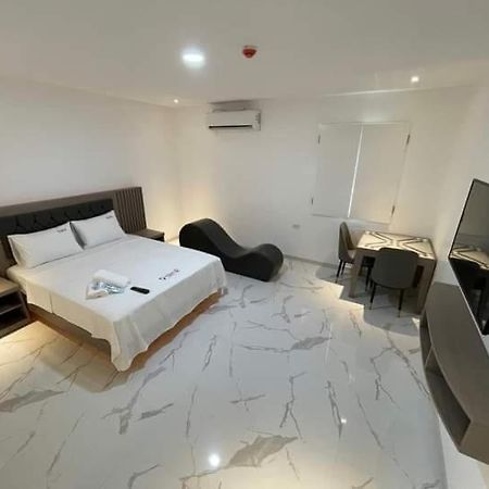 Reddoorz @ Maganda Drive In Hotel Pampanga آنغلوس المظهر الخارجي الصورة